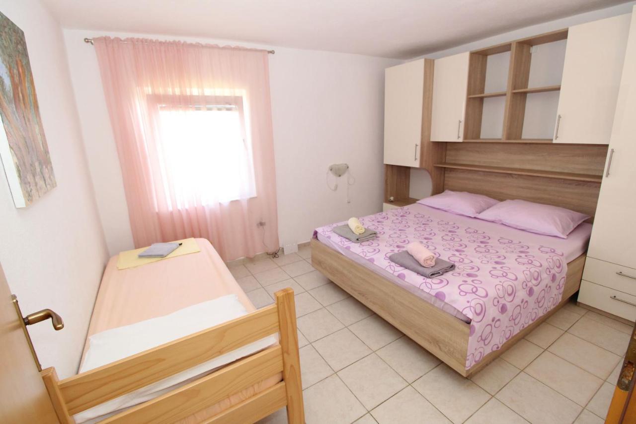 Apartment Marija Kolan Buitenkant foto