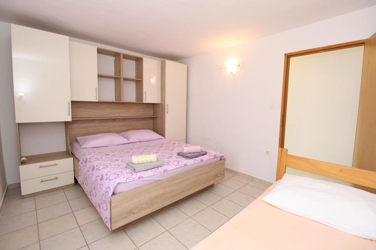 Apartment Marija Kolan Buitenkant foto